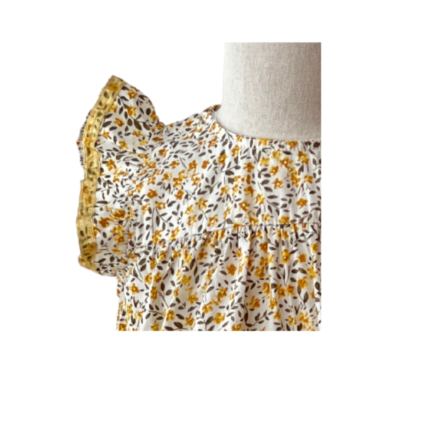 Vestido amarillo de flores. - Imagen 3